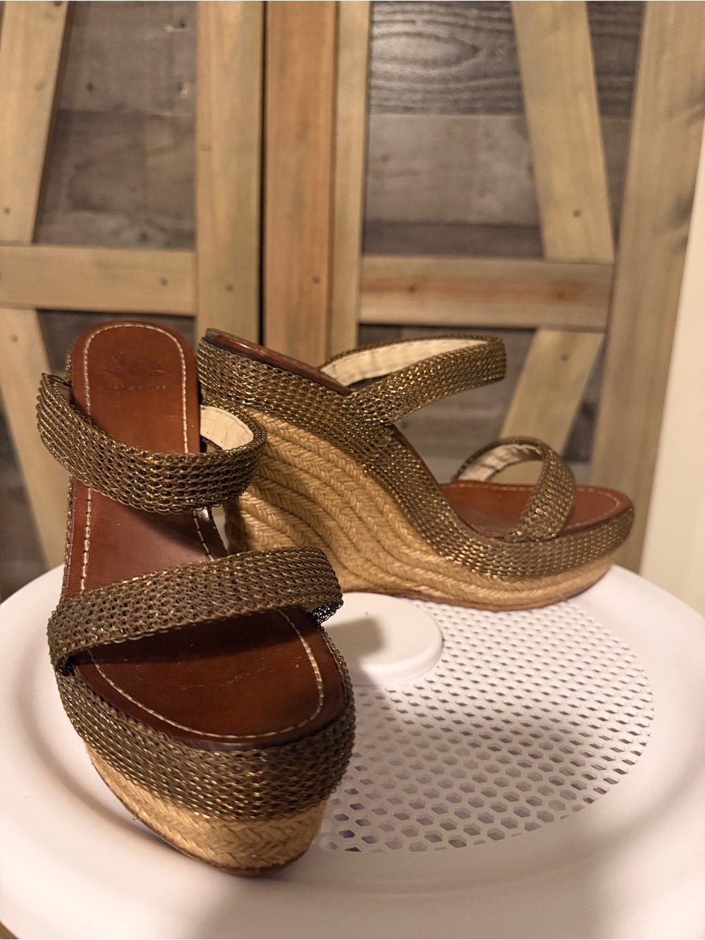 Christian Louboutin Olive Braided Wedge Sandals with Gold Ankle Chain - Picture 5 of 6